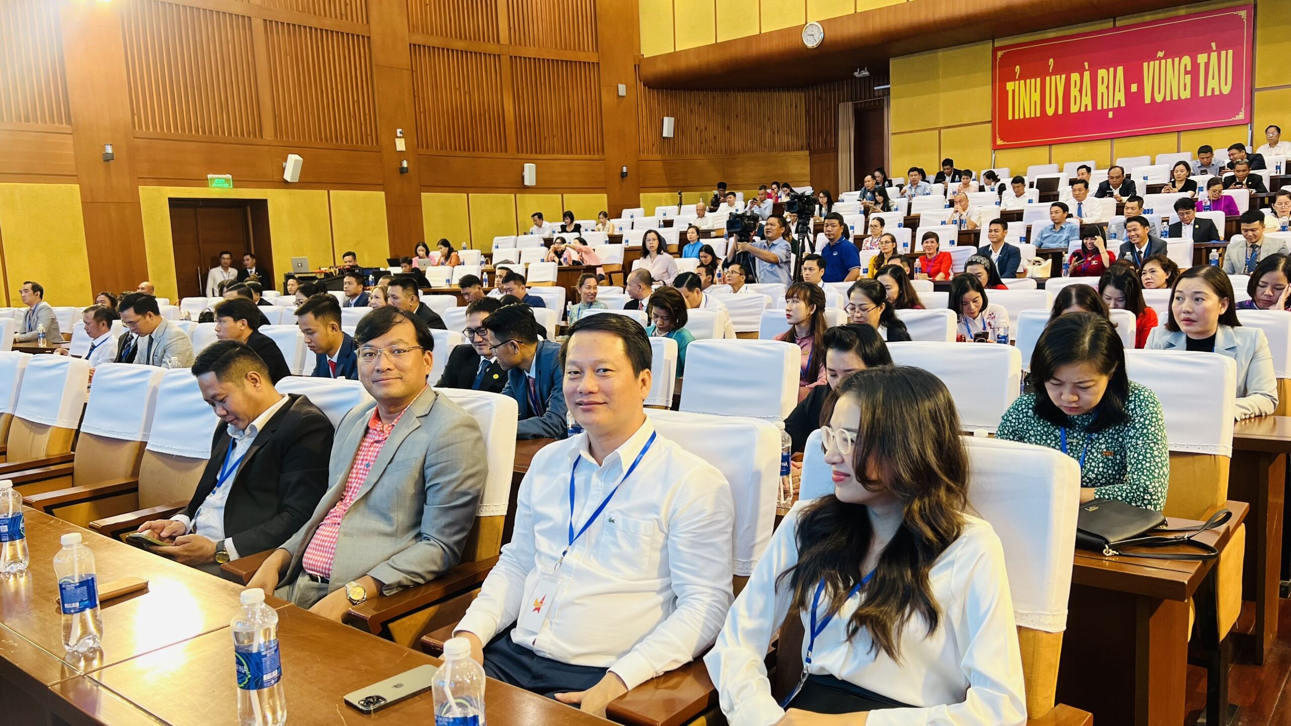 Chủ tịch Hội DNT Long An - Anh Dương Long Thành và Anh Nguyễn Minh Tâm PCT Thường trực tham dự Đại Hội